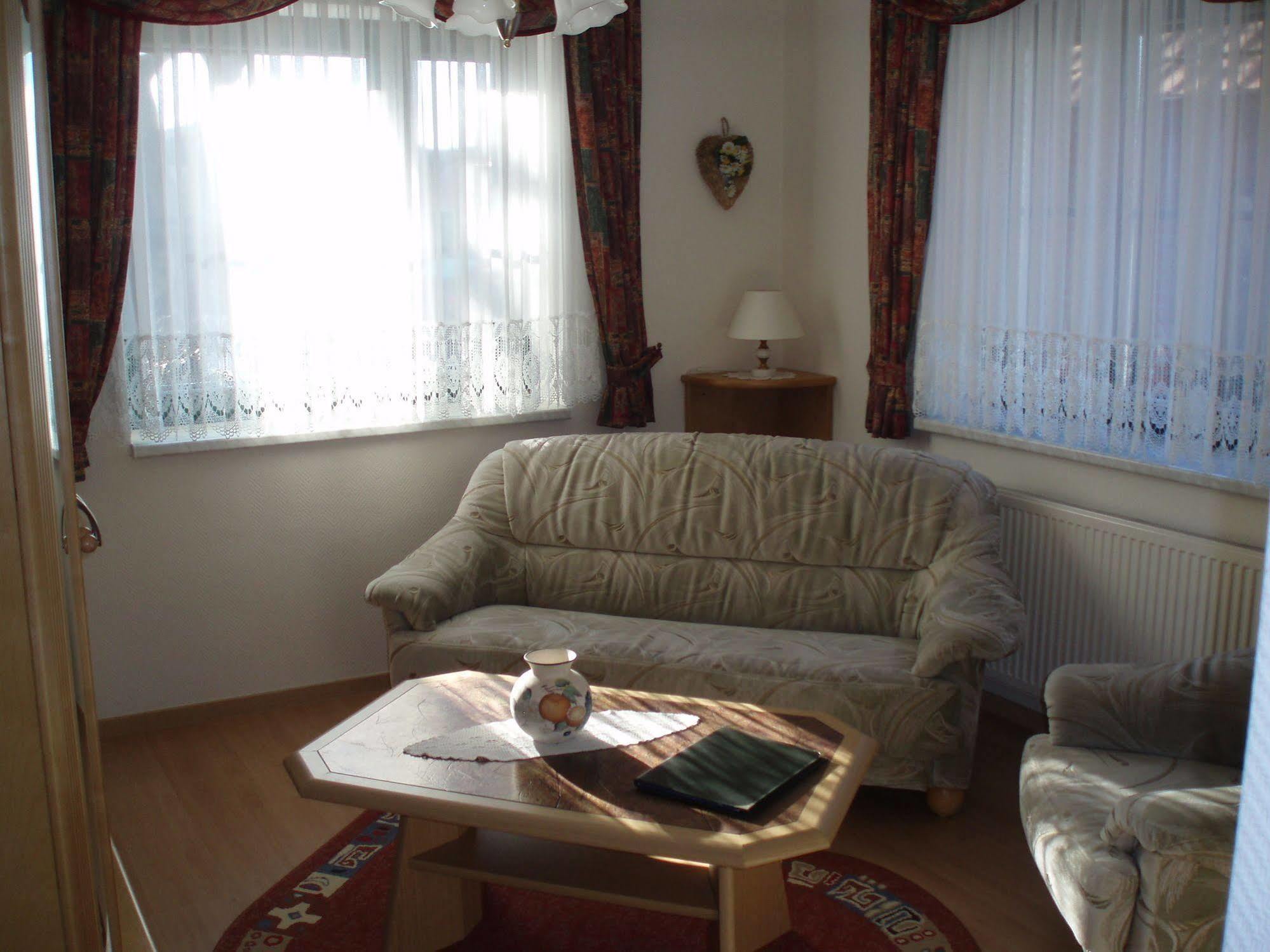 Hotel Garni Nussbaumhof Uckeritz Bagian luar foto