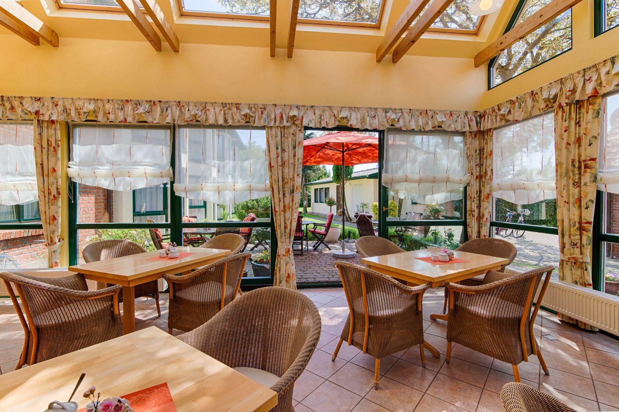 Hotel Garni Nussbaumhof Uckeritz Bagian luar foto