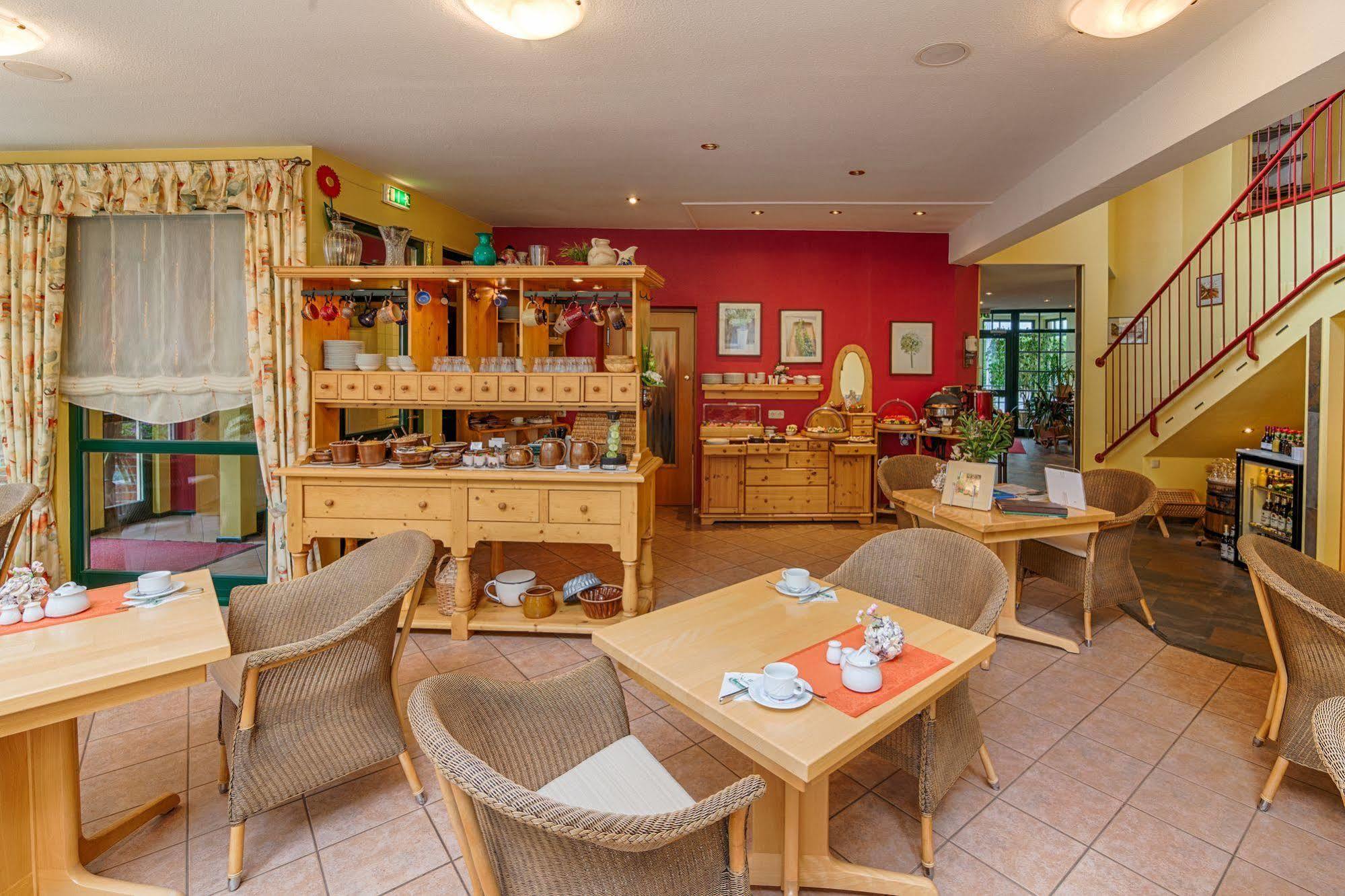 Hotel Garni Nussbaumhof Uckeritz Bagian luar foto