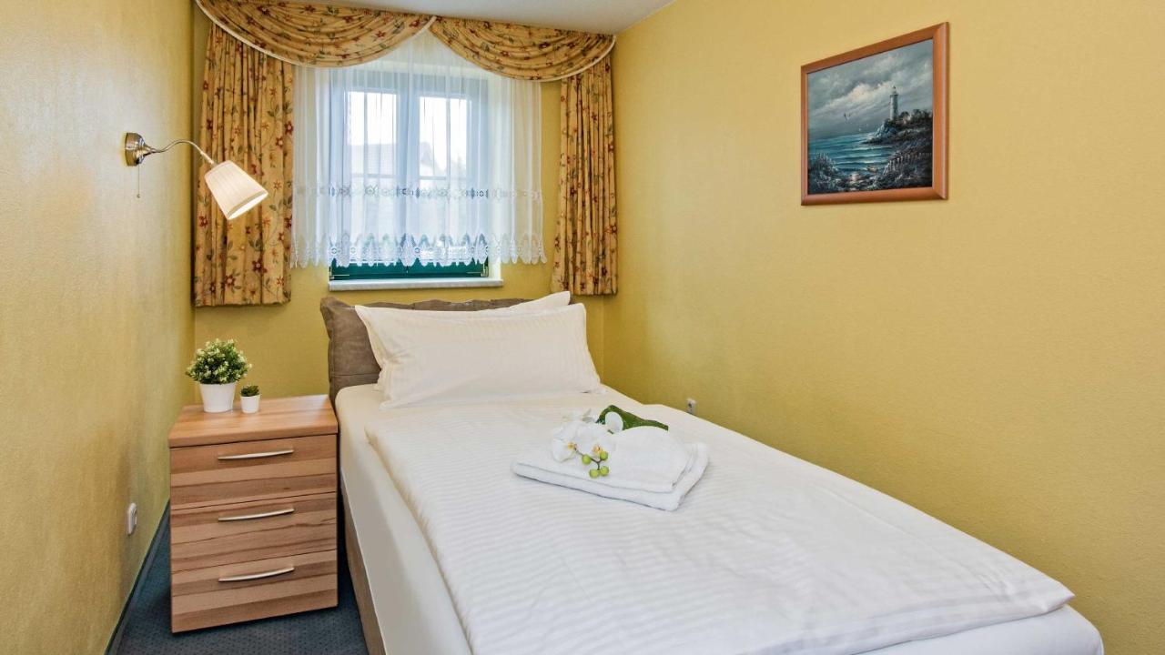 Hotel Garni Nussbaumhof Uckeritz Bagian luar foto